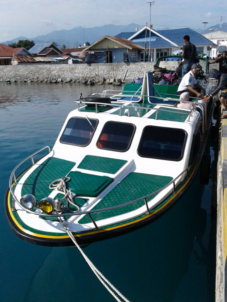 How much is a boat from Wakai to kadidiri Island?