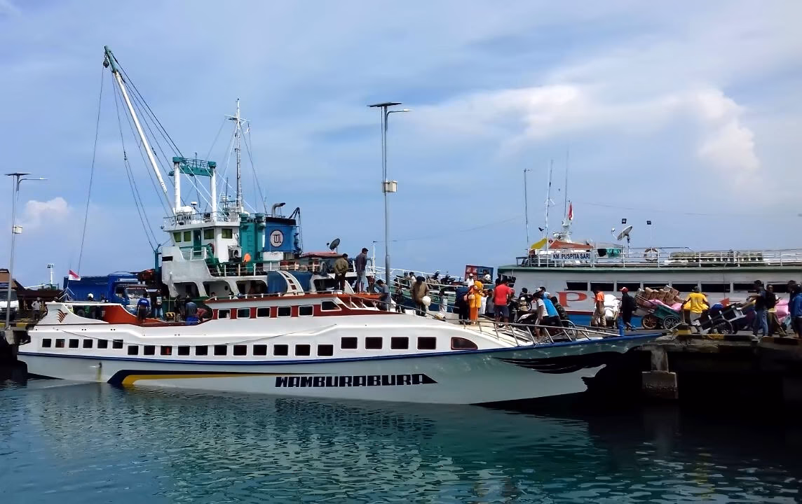 How can I get to Ampana from Wakai?
