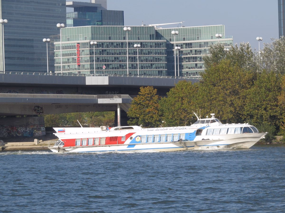 When should you take a boat trip from Vienna to Bratislava?