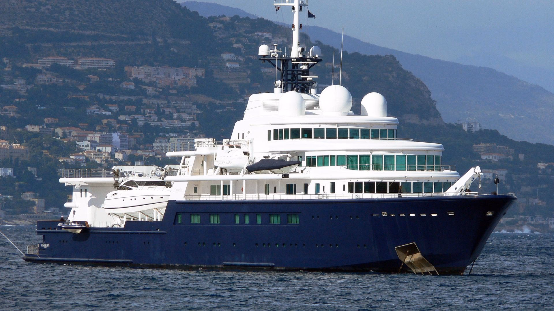 What is vessel LE GRAND BLEU?