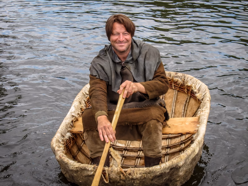 Can you eat on Robin Hood?