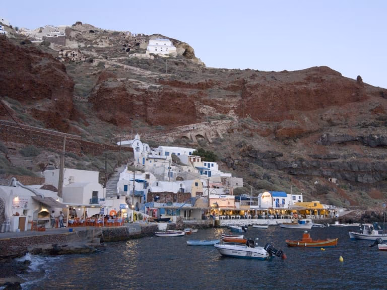 How many ferries are there in Santorini?
