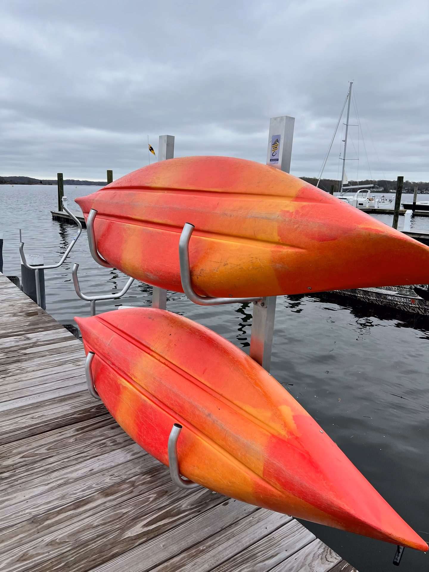 What is a seahorse launch & Stow?
