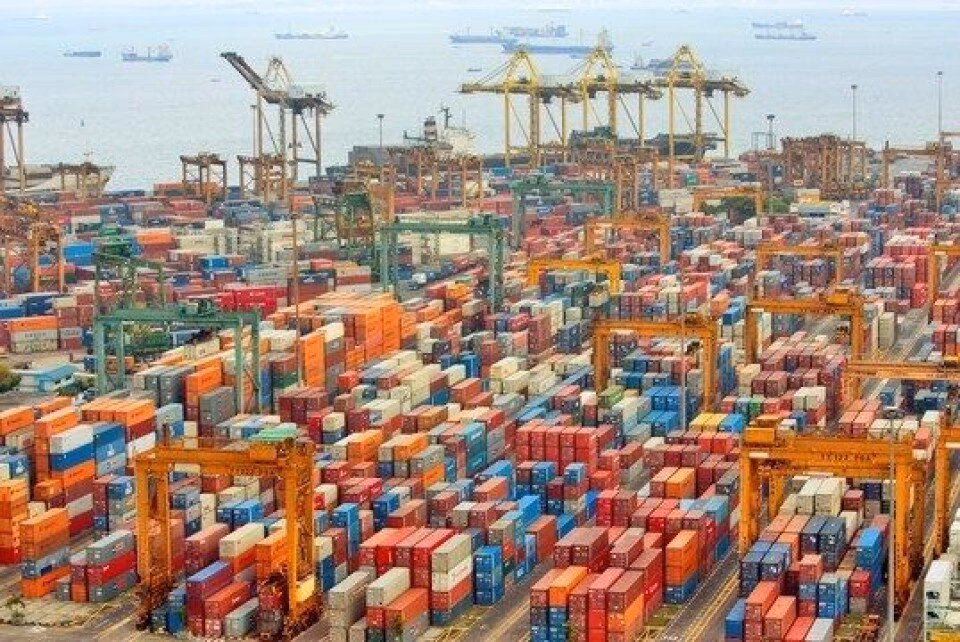 How do I track ship traffic in the port of Singapore?